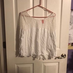 Long sleeve white blouse.